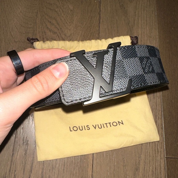 Louis Vuitton belt - Picture 1 of 6
